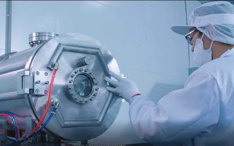 真空電機在光學(xué)鍍膜設(shè)備中的應(yīng)用.jpg 真空電機在光學(xué)鍍膜設(shè)備中的應(yīng)用.jpg